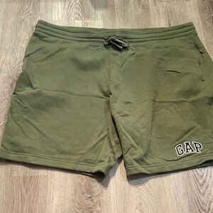 GAP Men's Olive Athletic Shorts